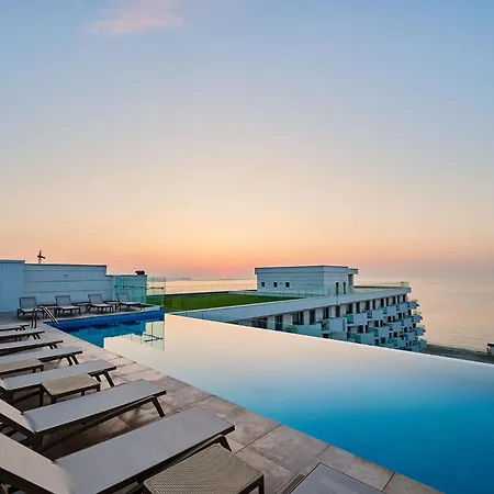 Pearl In Infinity - Parking Appartement Mamaia