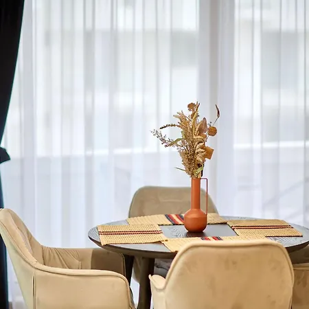 Pearl In Infinity - Parking * Mamaia