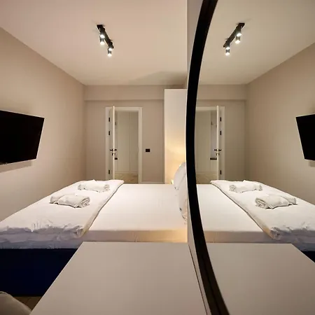 Pearl In Infinity - Parking Mamaia