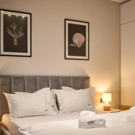 Pearl In Infinity - Parking Mamaia