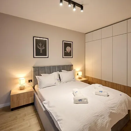 Pearl In Infinity - Parking Mamaia